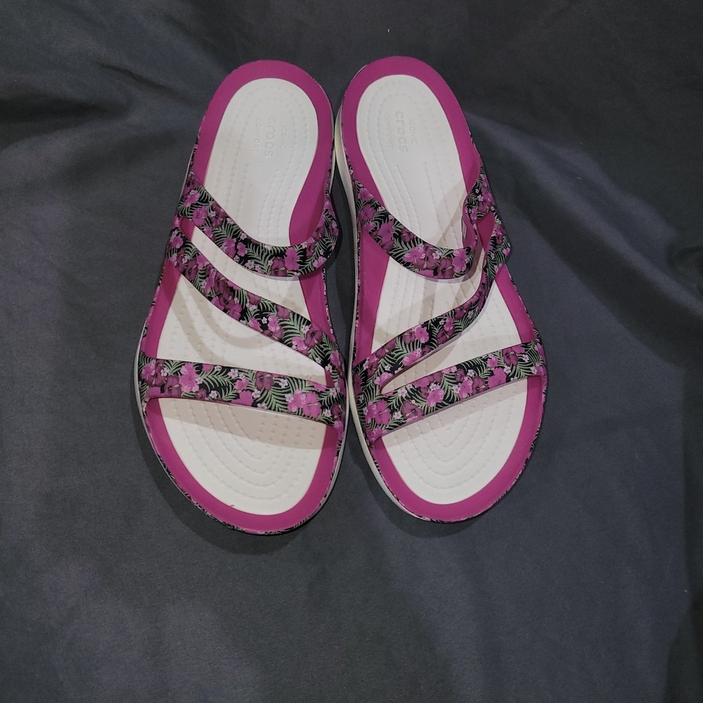 Crocs Swiftwater Graphic Sandals  a vibrant floral pattern on the straps Size 8
